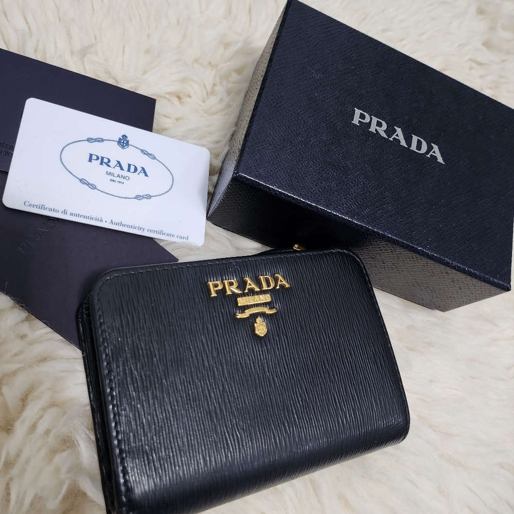 Prada Black Red Saffiano Leather coin Wallet Excellent condition! - Picture 11 of 13